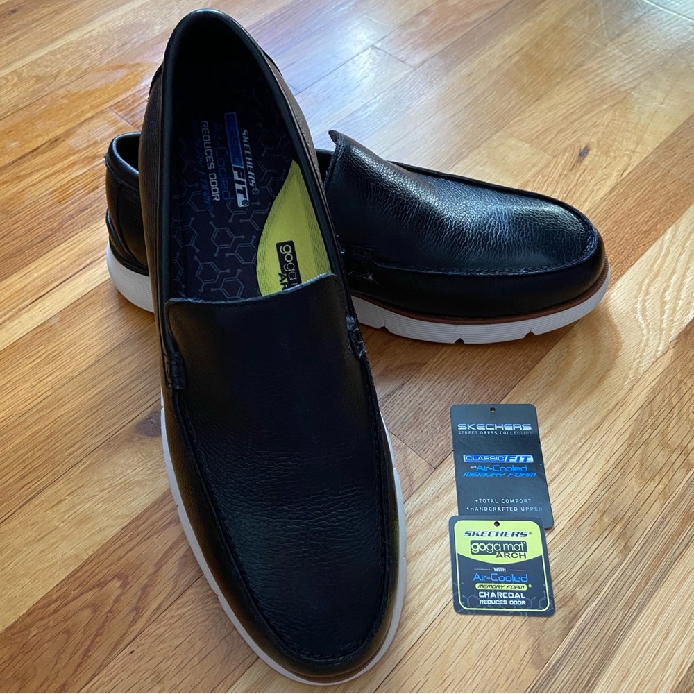 NWOT Skechers classic fit men’s loafers size 11 1/2